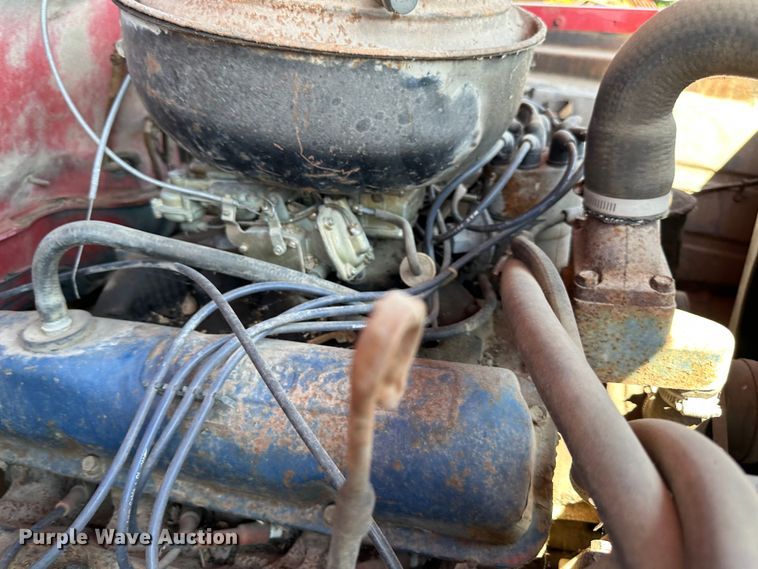 image for item JD9026 1975 Ford F700  oil distributor truck