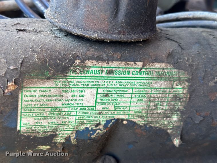 image for item JD9026 1975 Ford F700  oil distributor truck