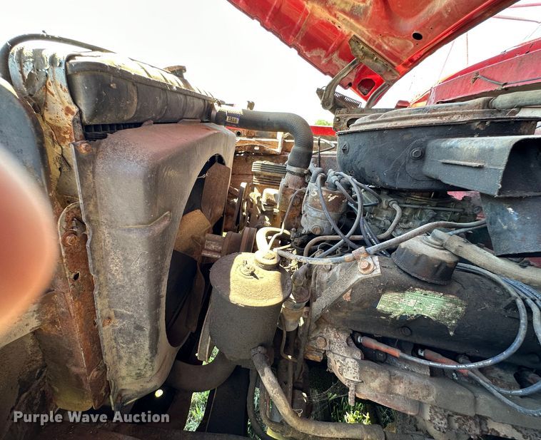 image for item JD9026 1975 Ford F700  oil distributor truck