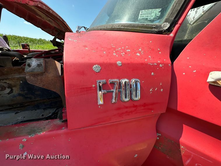 image for item JD9026 1975 Ford F700  oil distributor truck