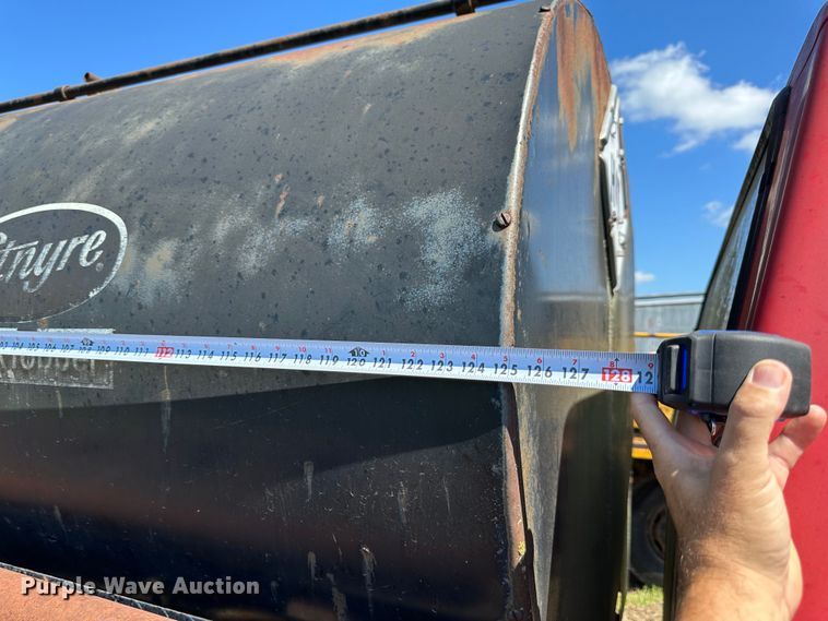 image for item JD9026 1975 Ford F700  oil distributor truck