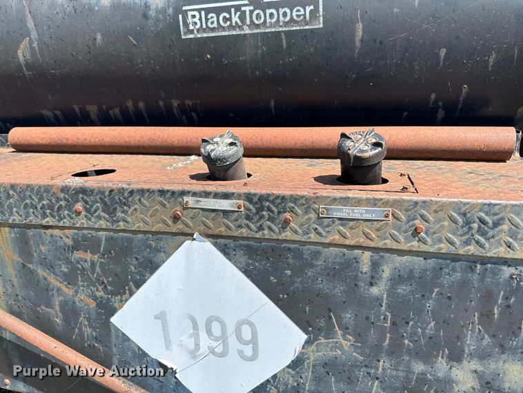 image for item JD9026 1975 Ford F700  oil distributor truck