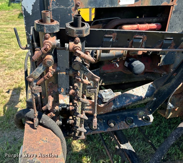 image for item JD9026 1975 Ford F700  oil distributor truck