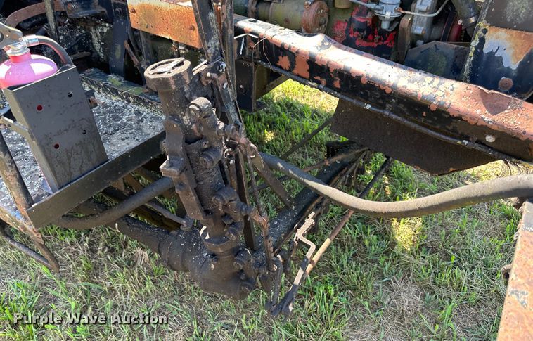 image for item JD9026 1975 Ford F700  oil distributor truck