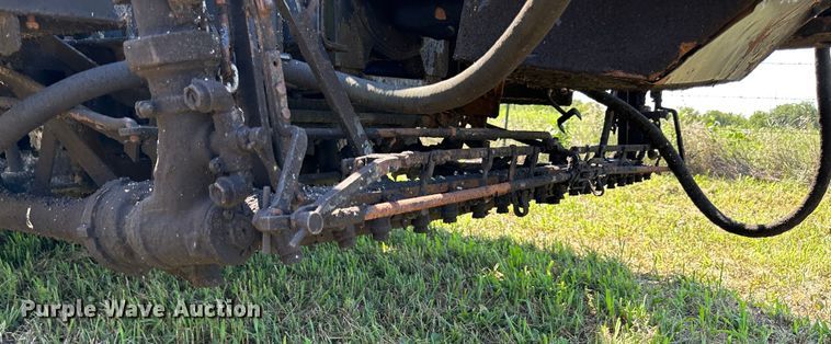 image for item JD9026 1975 Ford F700  oil distributor truck