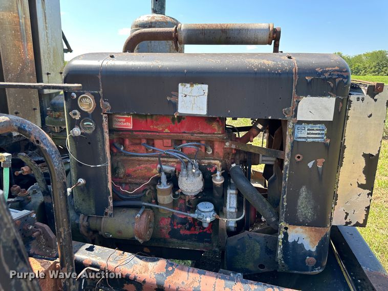 image for item JD9026 1975 Ford F700  oil distributor truck