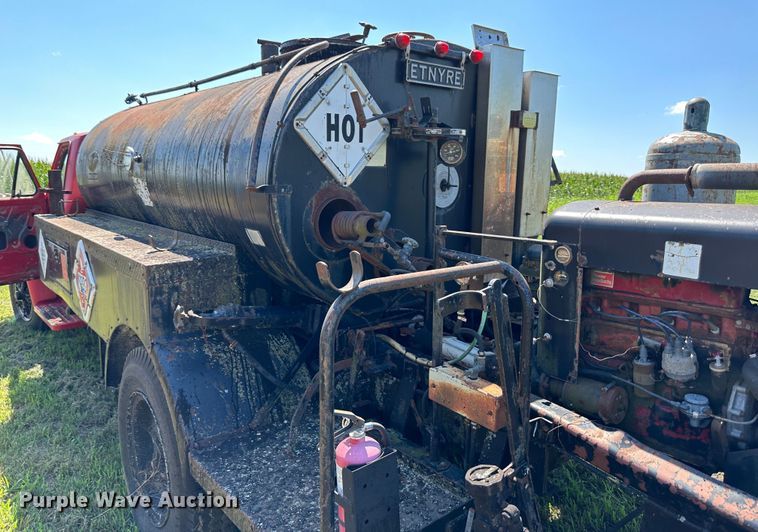 image for item JD9026 1975 Ford F700  oil distributor truck