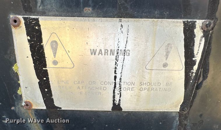 image for item JD9026 1975 Ford F700  oil distributor truck