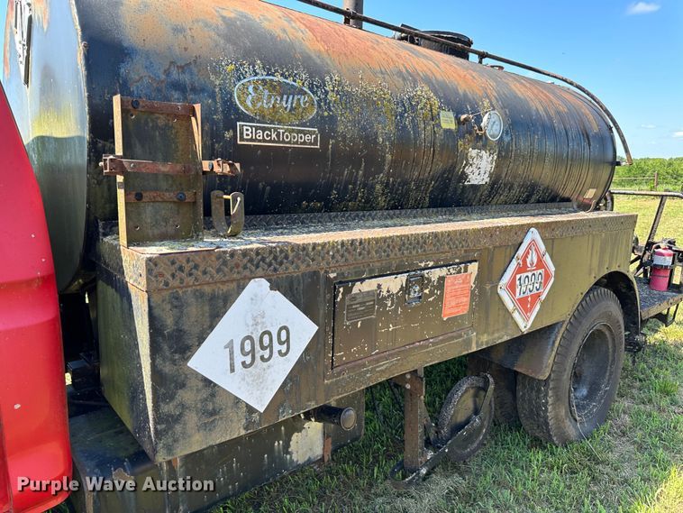 image for item JD9026 1975 Ford F700  oil distributor truck