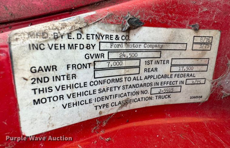 image for item JD9026 1975 Ford F700  oil distributor truck