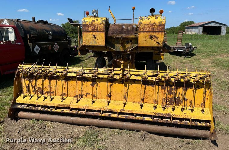 image for item JD9027 E. D. Etnyre & Co  chip spreader