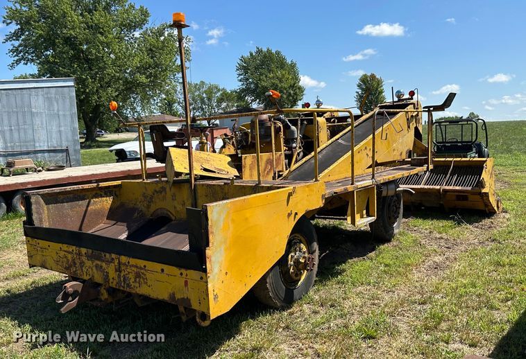 image for item JD9027 E. D. Etnyre & Co  chip spreader