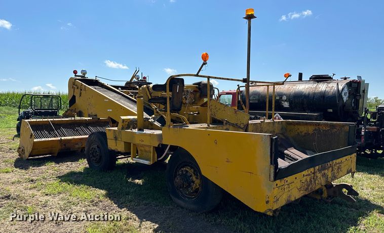 image for item JD9027 E. D. Etnyre & Co  chip spreader