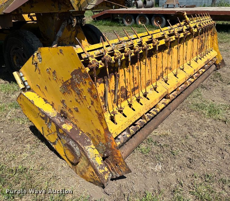 image for item JD9027 E. D. Etnyre & Co  chip spreader