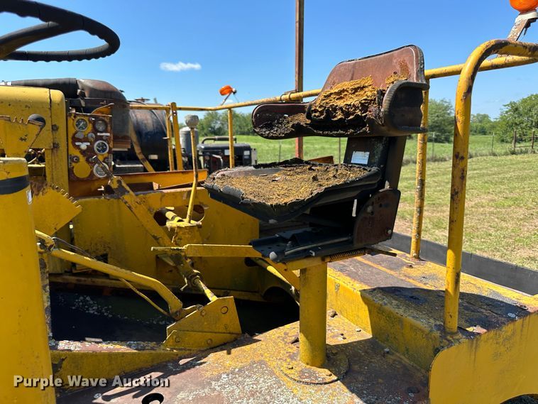 image for item JD9027 E. D. Etnyre & Co  chip spreader