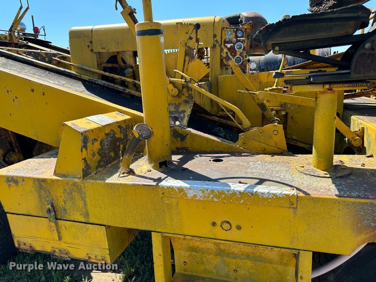 image for item JD9027 E. D. Etnyre & Co  chip spreader