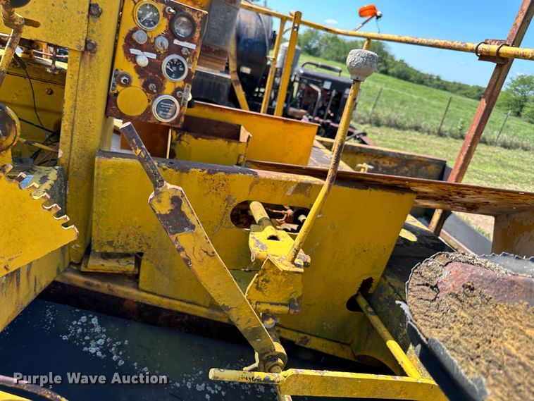 image for item JD9027 E. D. Etnyre & Co  chip spreader