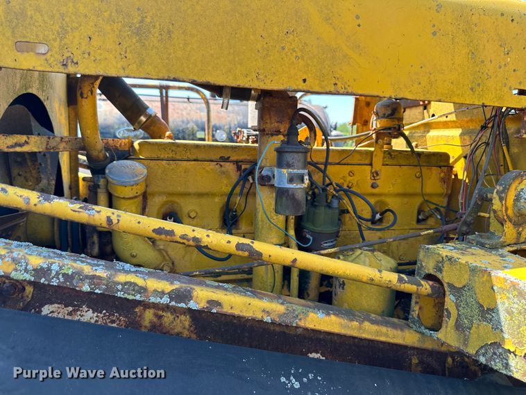 image for item JD9027 E. D. Etnyre & Co  chip spreader