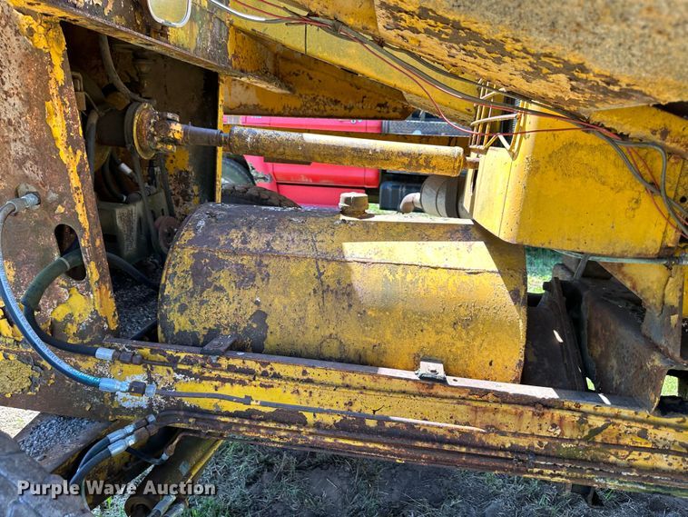 image for item JD9027 E. D. Etnyre & Co  chip spreader