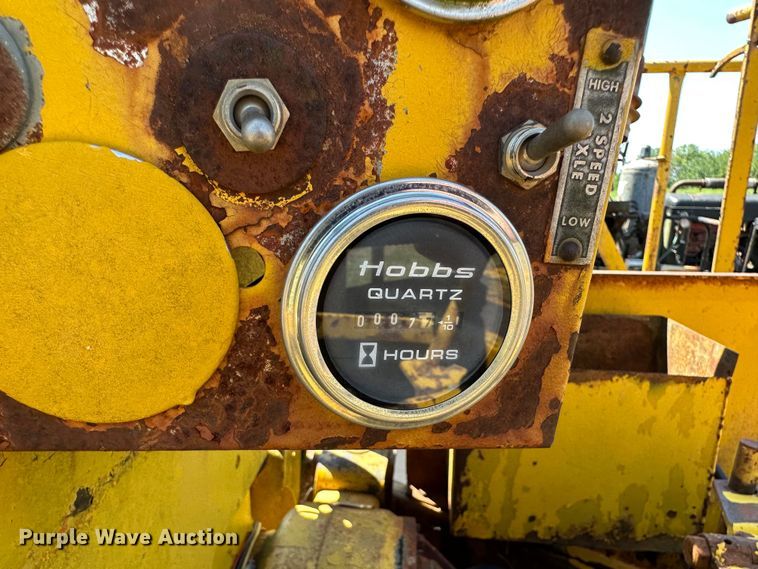 image for item JD9027 E. D. Etnyre & Co  chip spreader