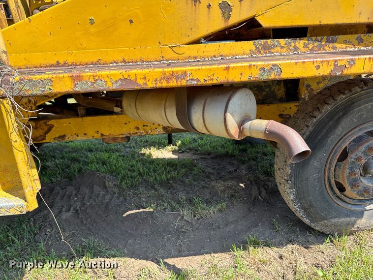 image for item JD9027 E. D. Etnyre & Co  chip spreader