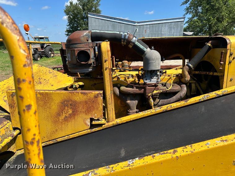 image for item JD9027 E. D. Etnyre & Co  chip spreader