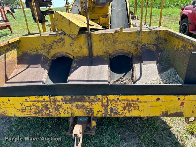 image for item JD9027 E. D. Etnyre & Co  chip spreader