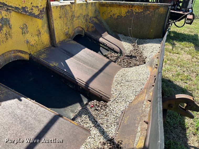 image for item JD9027 E. D. Etnyre & Co  chip spreader