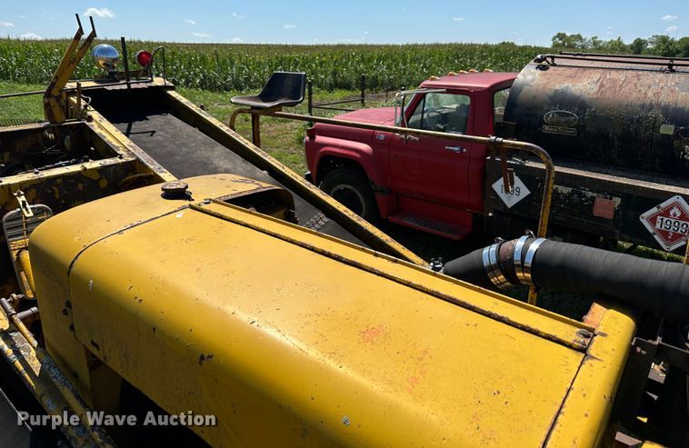 image for item JD9027 E. D. Etnyre & Co  chip spreader