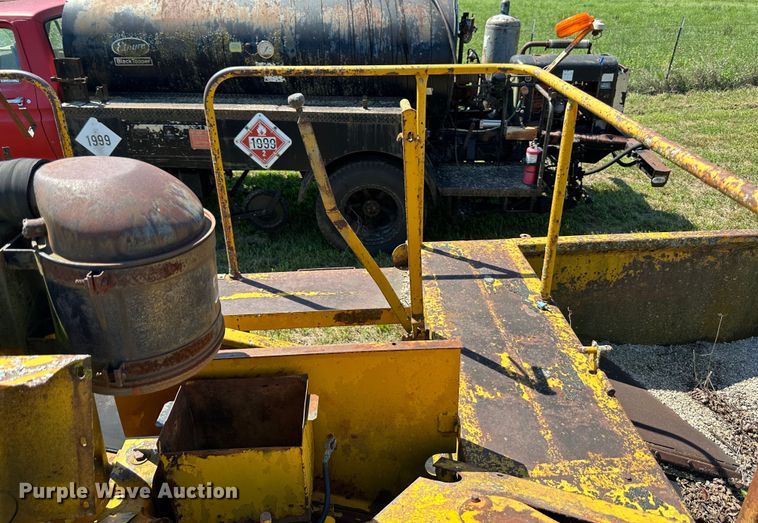 image for item JD9027 E. D. Etnyre & Co  chip spreader