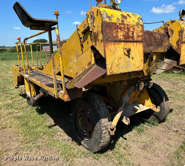 image for item JD9027 E. D. Etnyre & Co  chip spreader