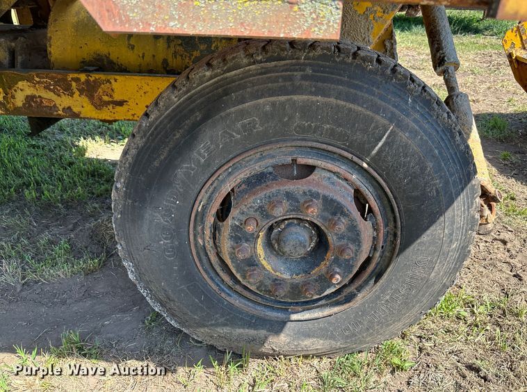 image for item JD9027 E. D. Etnyre & Co  chip spreader