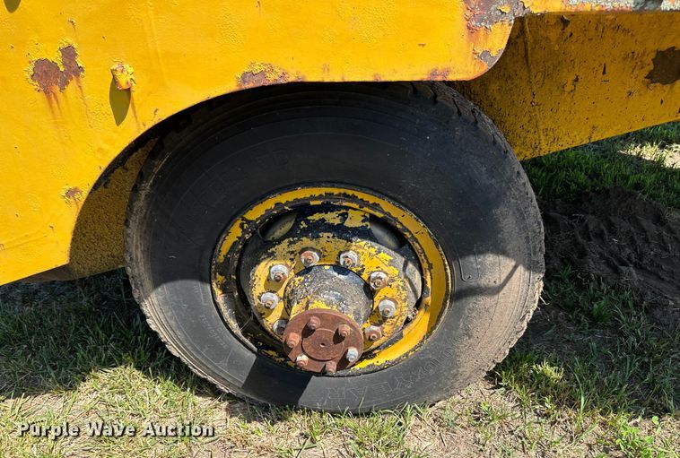 image for item JD9027 E. D. Etnyre & Co  chip spreader