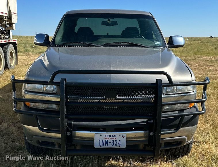 image for item KM9831 2002 Chevrolet Silverado 2500HD  Ext. Cab pickup truck