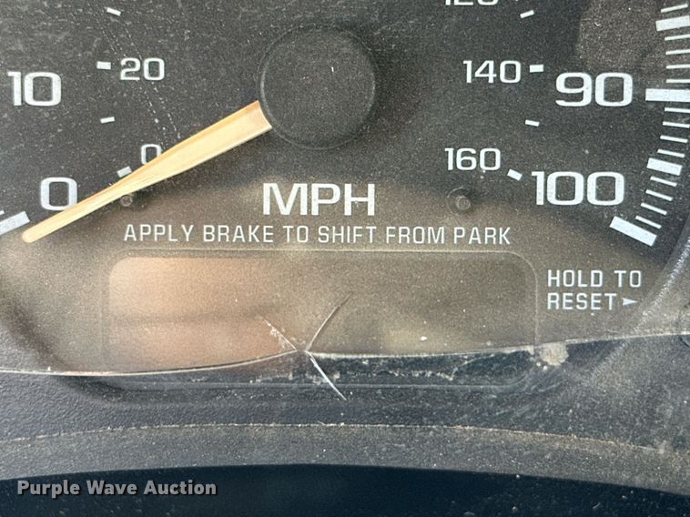 image for item KM9831 2002 Chevrolet Silverado 2500HD  Ext. Cab pickup truck