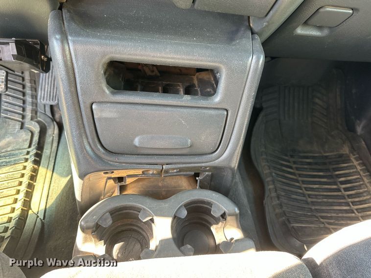 image for item KM9831 2002 Chevrolet Silverado 2500HD  Ext. Cab pickup truck