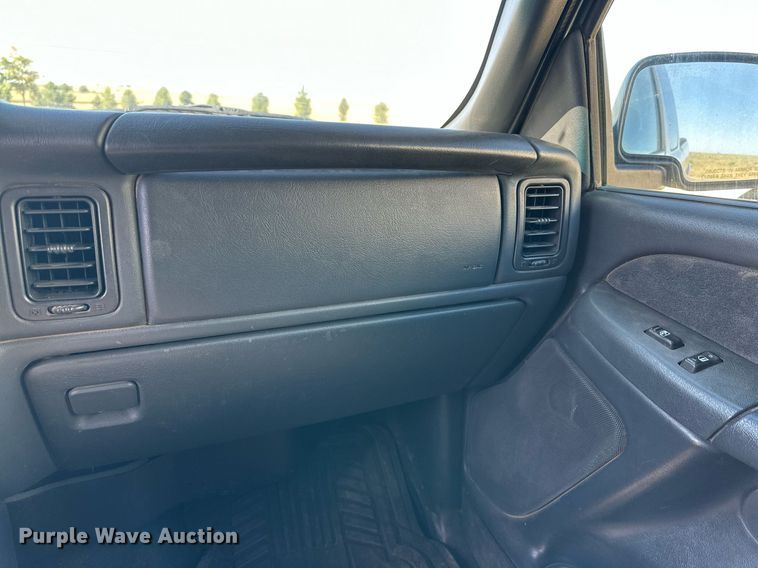 image for item KM9831 2002 Chevrolet Silverado 2500HD  Ext. Cab pickup truck