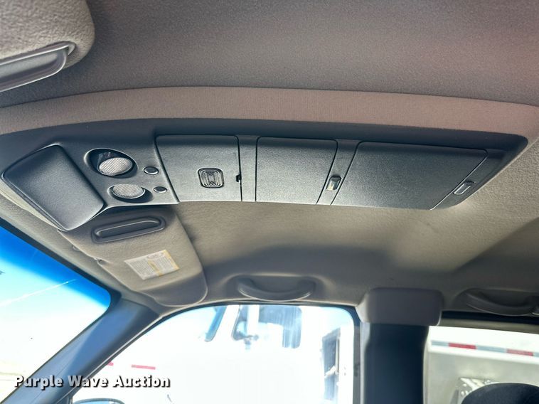 image for item KM9831 2002 Chevrolet Silverado 2500HD  Ext. Cab pickup truck