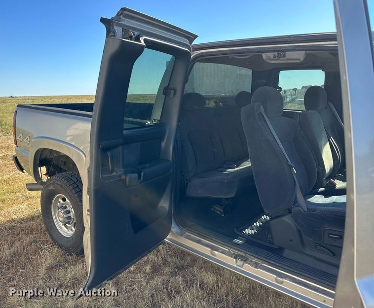 image for item KM9831 2002 Chevrolet Silverado 2500HD  Ext. Cab pickup truck