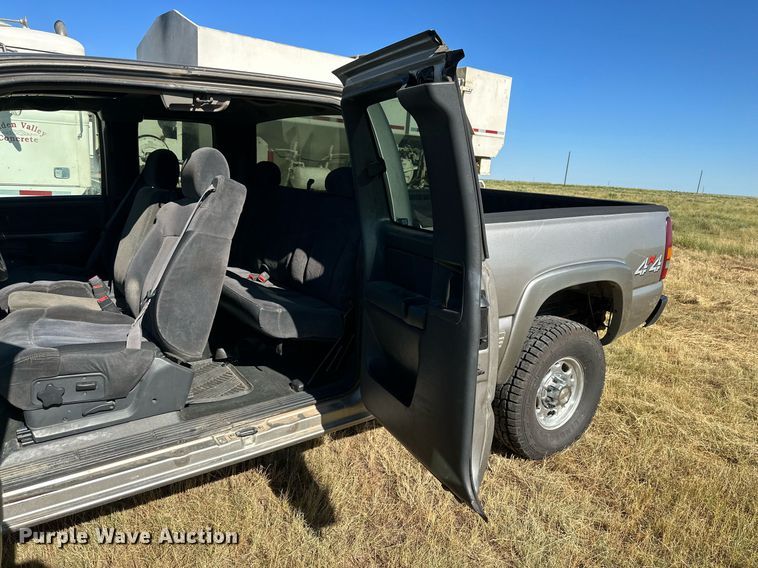 image for item KM9831 2002 Chevrolet Silverado 2500HD  Ext. Cab pickup truck