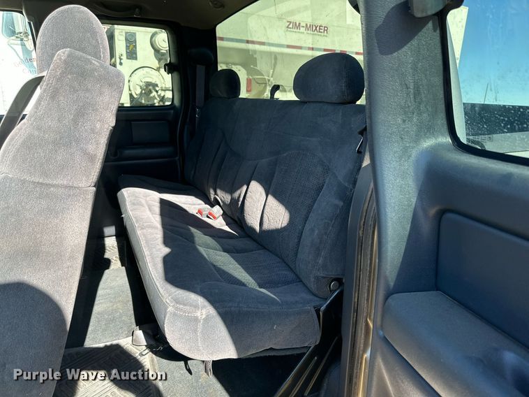 image for item KM9831 2002 Chevrolet Silverado 2500HD  Ext. Cab pickup truck