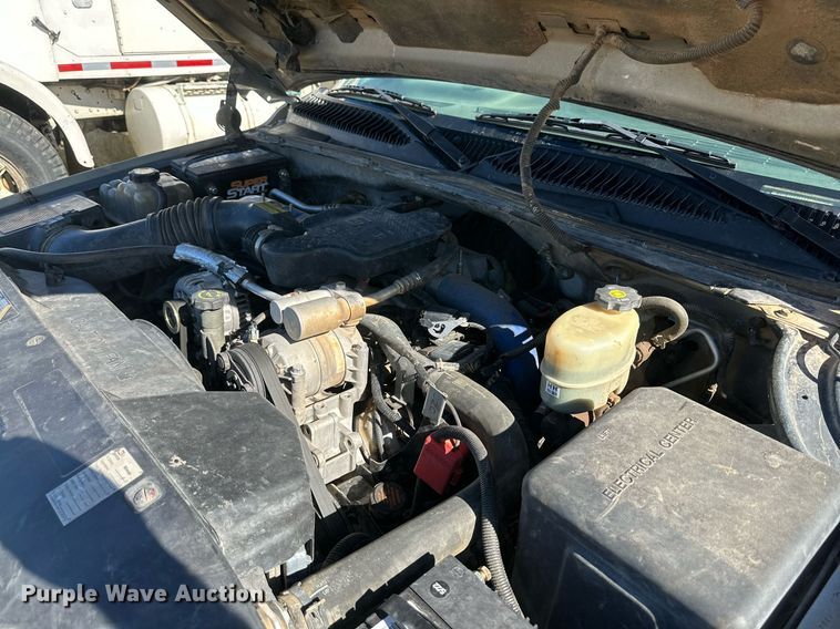 image for item KM9831 2002 Chevrolet Silverado 2500HD  Ext. Cab pickup truck