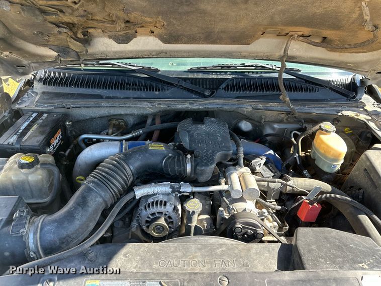 image for item KM9831 2002 Chevrolet Silverado 2500HD  Ext. Cab pickup truck