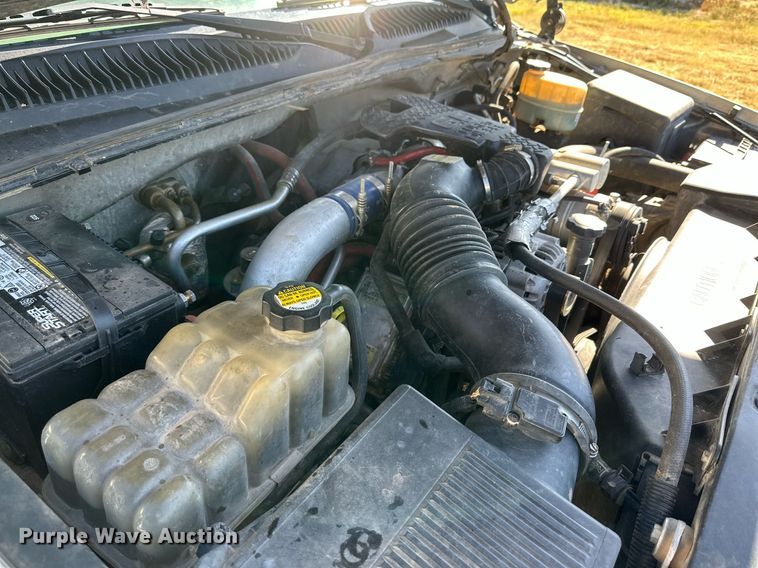 image for item KM9831 2002 Chevrolet Silverado 2500HD  Ext. Cab pickup truck