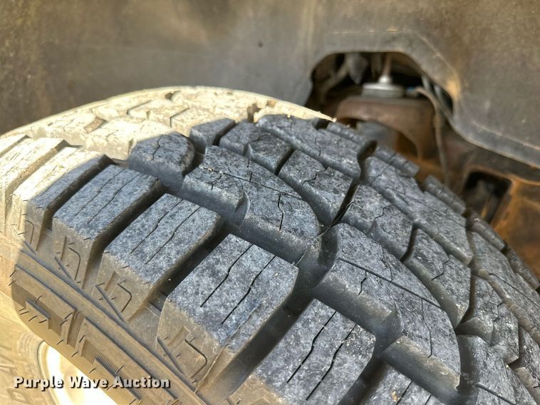 image for item KM9831 2002 Chevrolet Silverado 2500HD  Ext. Cab pickup truck