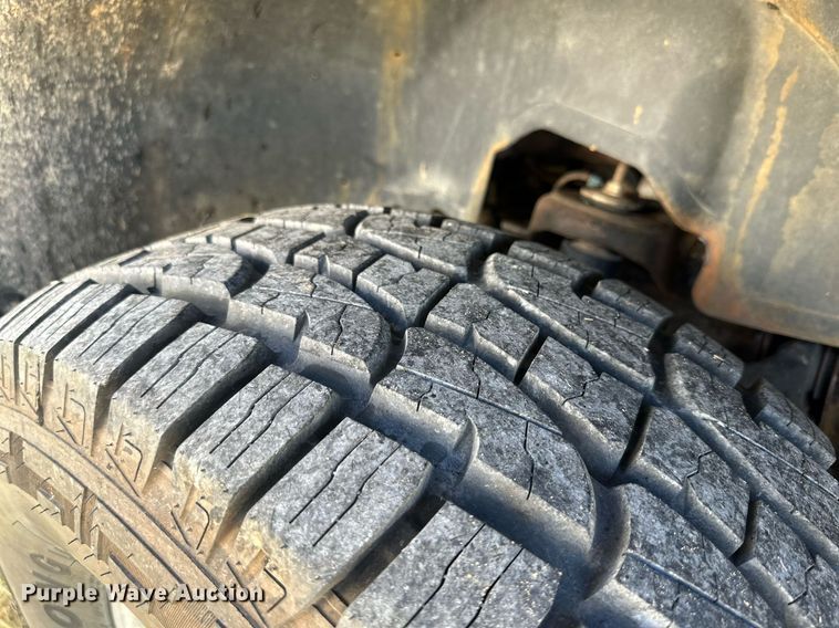 image for item KM9831 2002 Chevrolet Silverado 2500HD  Ext. Cab pickup truck