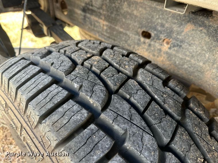 image for item KM9831 2002 Chevrolet Silverado 2500HD  Ext. Cab pickup truck