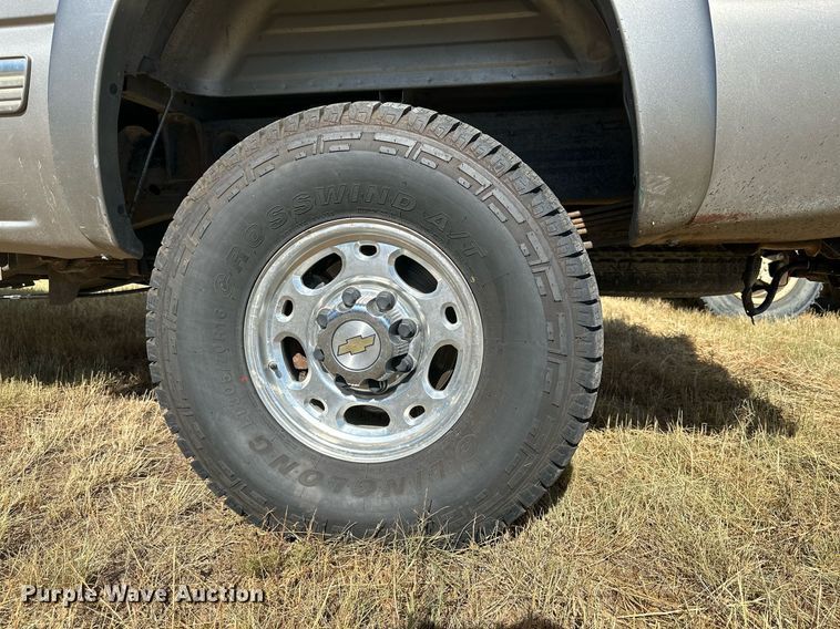 image for item KM9831 2002 Chevrolet Silverado 2500HD  Ext. Cab pickup truck