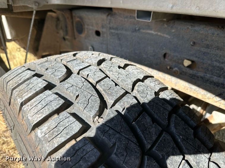 image for item KM9831 2002 Chevrolet Silverado 2500HD  Ext. Cab pickup truck