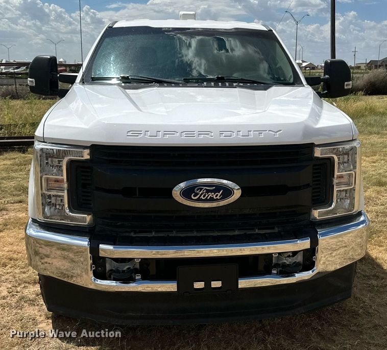 image for item KM9832 2019 Ford F250 Super Duty  SuperCab pickup truck